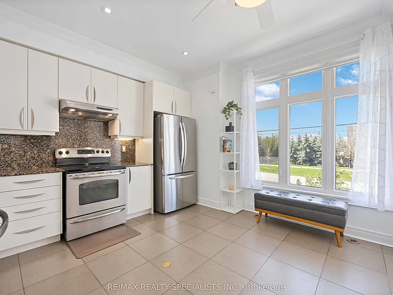 1864 Burnhamthorpe Rd E — Photo 15