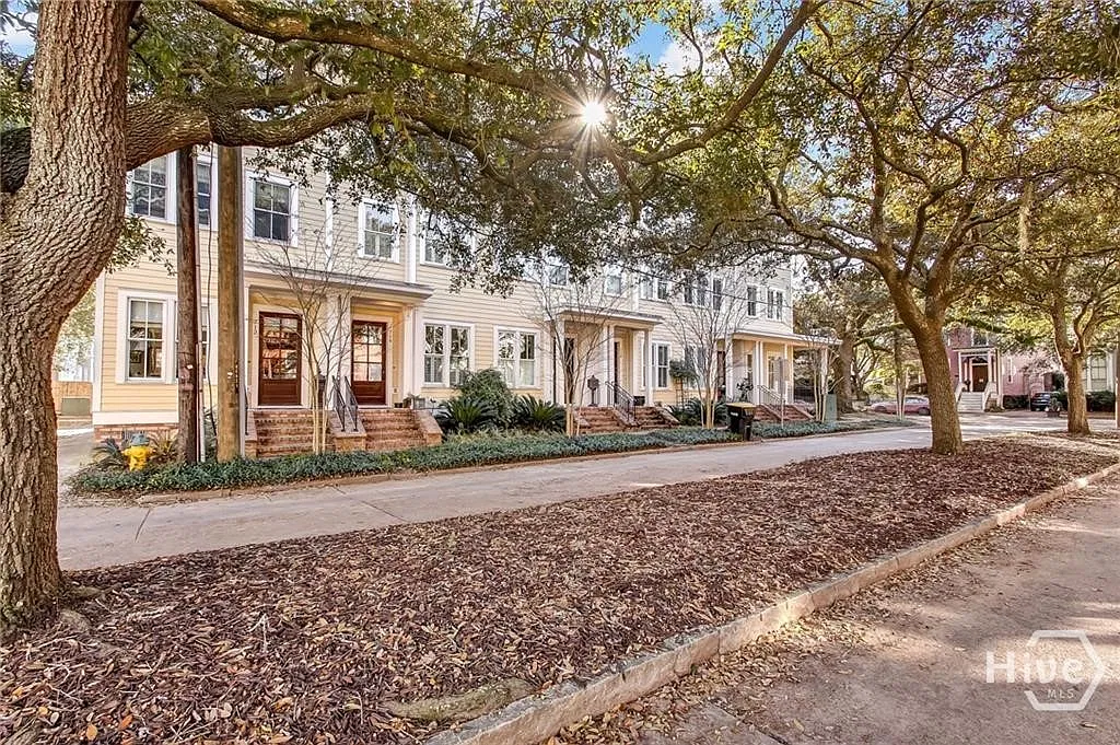 3 bed, 2.5 bath, 1419 sqft, $4,000 — Photo 3