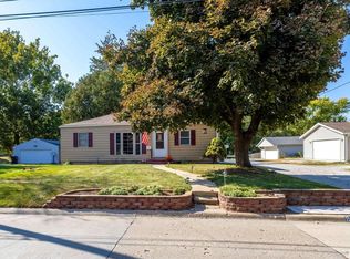 815 53rd St, Moline, IL 61265