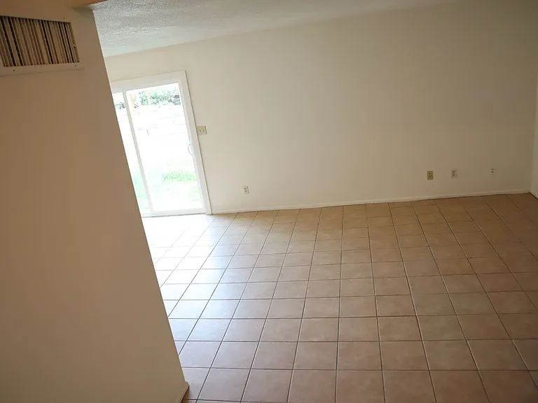 4241 Plaza Oro Loma #B — Photo 7