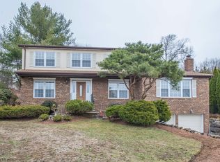 12 Rene Ct, Wayne, NJ 07470