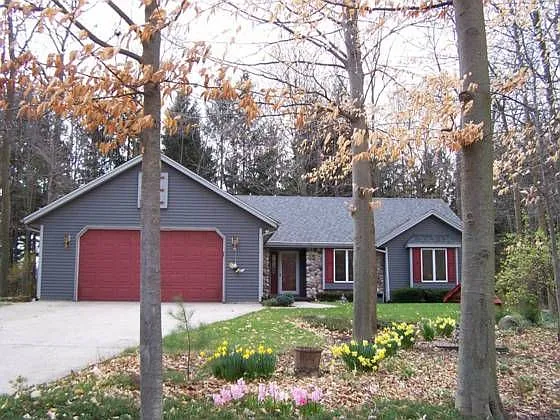 W198N16445 Linden Cir photo 1