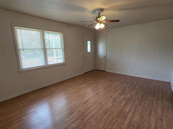 3rd image of 119 W Johnson Dr