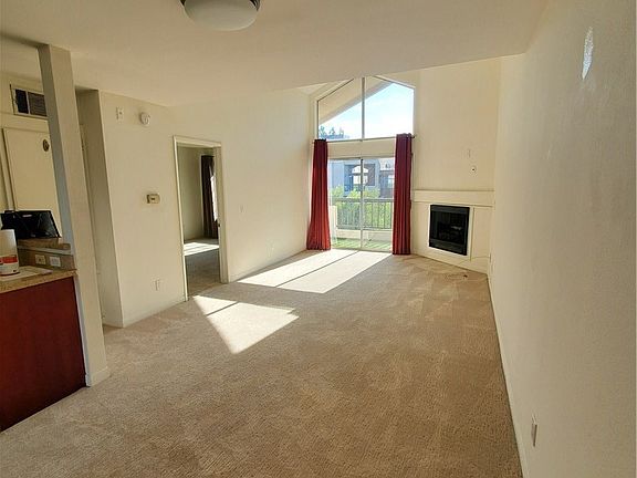 5th image of 5530 Owensmouth Ave APT 317