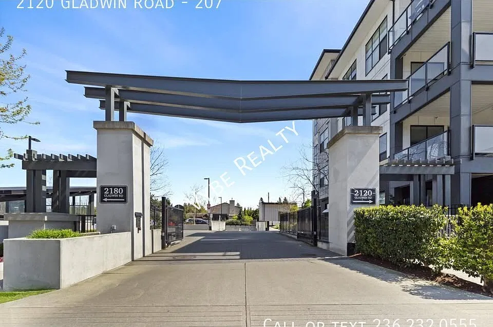 Close to Mill Lake & Pet Friendly — Photo 1