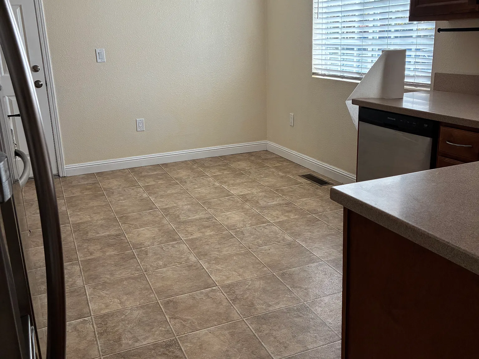 3 bed, 1040 sqft, $2,500 — Photo 4