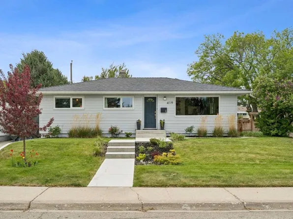 419 E 40th St SW, Calgary, AB T3C 1V9