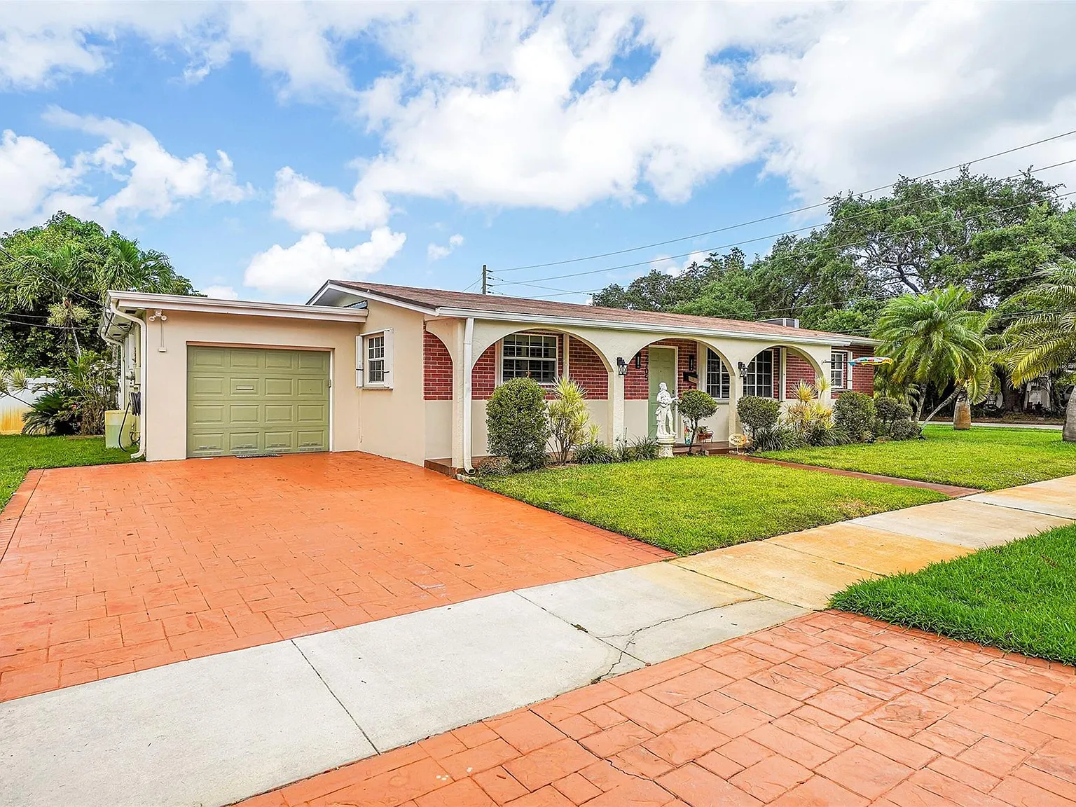 3 bed, 2.0 bath, 1431 sqft, $3,650 — Photo 1