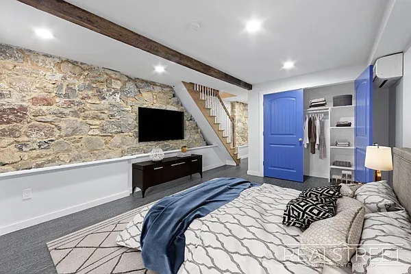 Sold by Real Street Inc | media 15