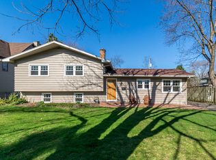 1009 Emerald Dr, Naperville, IL
