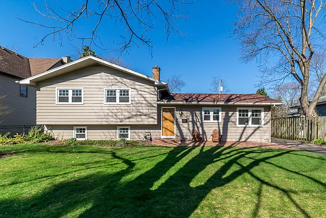 1009 Emerald Dr photo 1