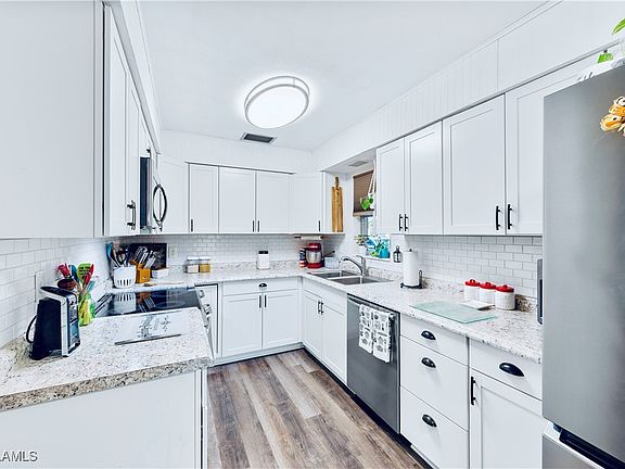 5th image of 203 Oaklawn Ct