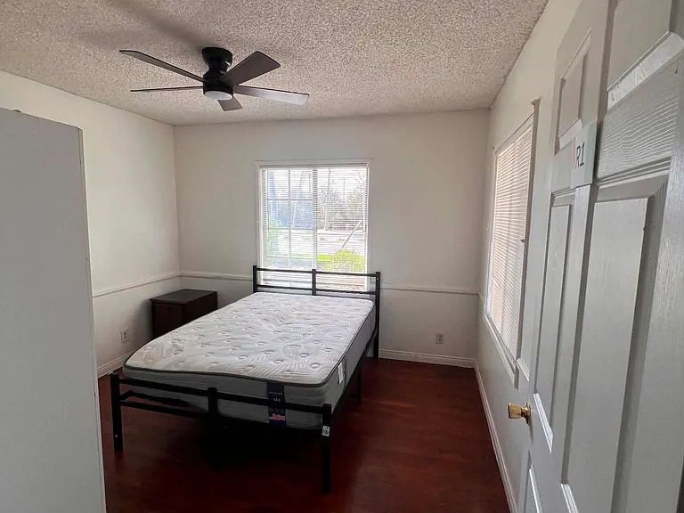 4902 Coke Ave #1 — Photo 1