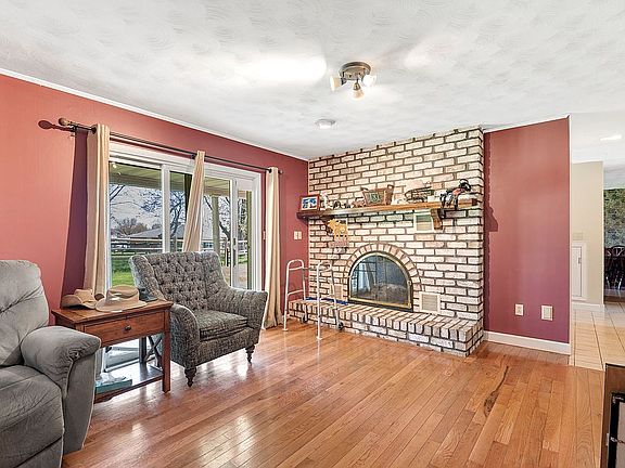 5th image of 717 Chambers Rd