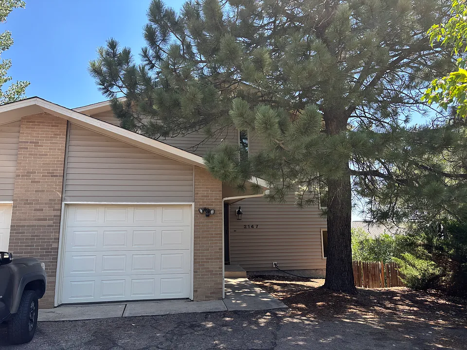 2147 Broadmoor Road Cir