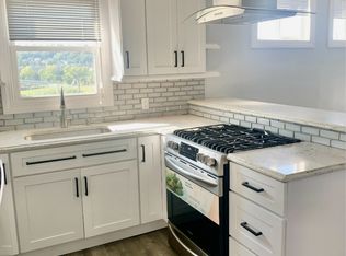 15 Minerva St, Derby, CT 06418