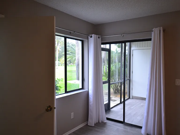 135 W Cypress Ct — Photo 17