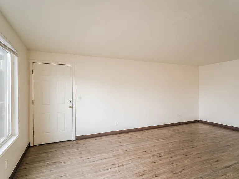 Brighton Park East Apartments — Photo 13