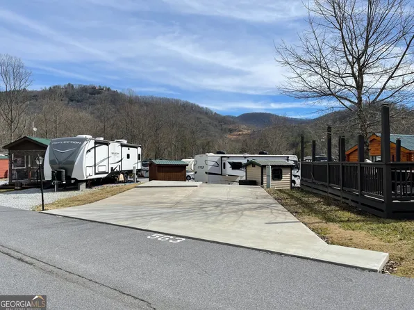 563 River Vista Dr, Dillard, GA 30537