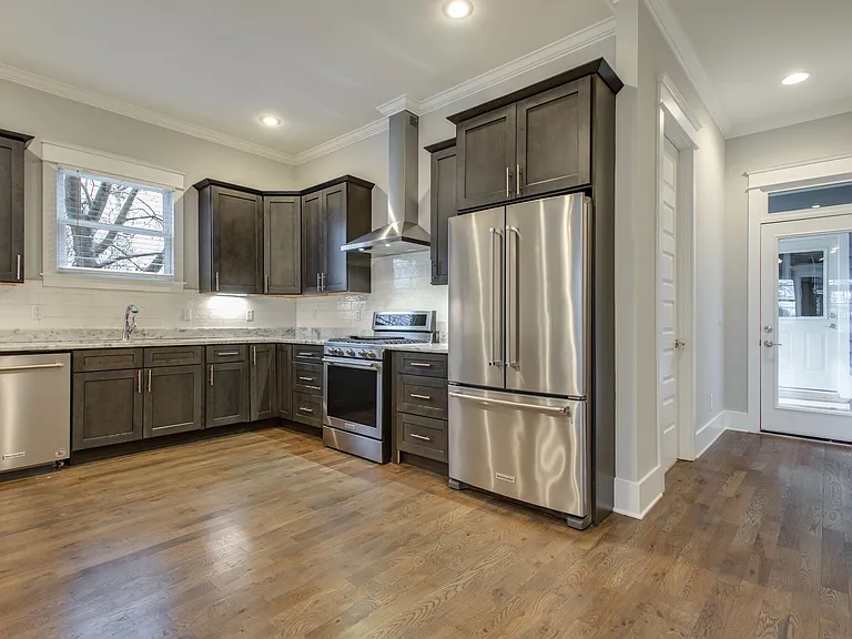 718 S 13th St — Photo 15