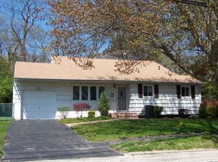 4 Wren Ct, Northport, NY 11768