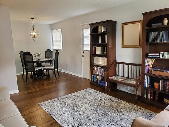 3rd image of 812 Augusta St
