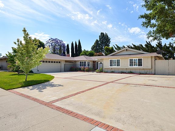 2nd image of 260 E Avenida De Los Arboles