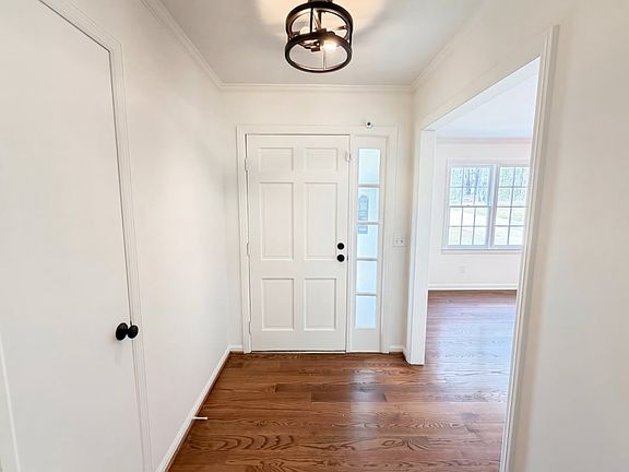 4th image of 1356 Normandy Dr NE