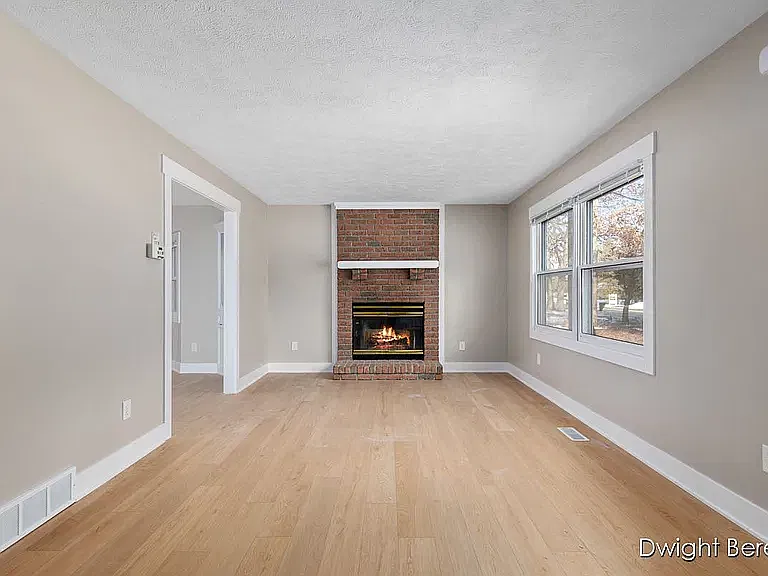 4 bed, 2000 sqft, $2,600 — Photo 2