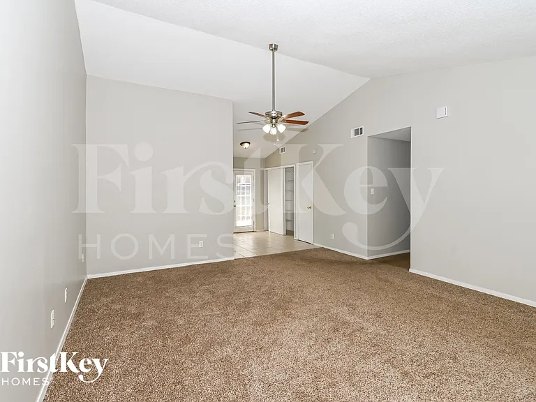 5765 Ashridge Pl — Photo 4