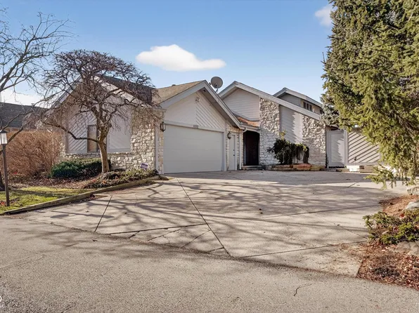 8002 Dean Rd, Indianapolis, IN 46240