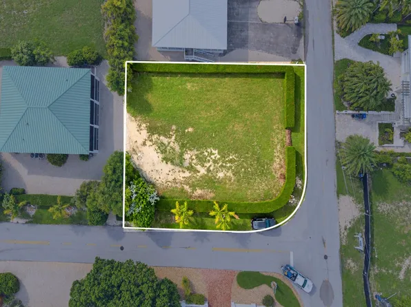 233 W Seaview Cir, Marathon, FL 33050