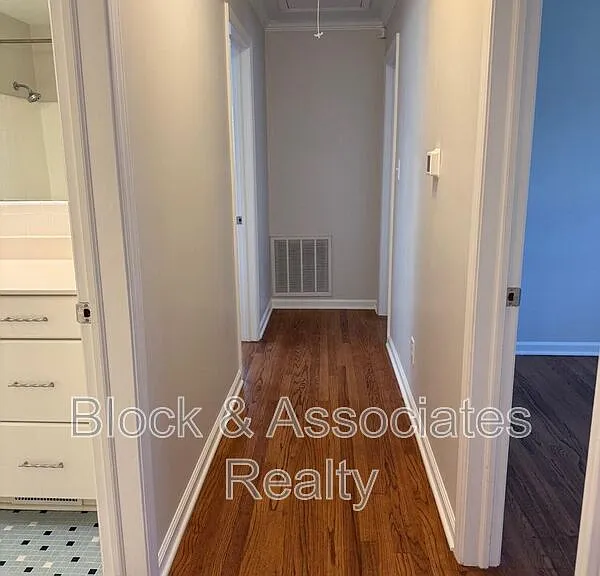 212 Sampson St — Photo 17