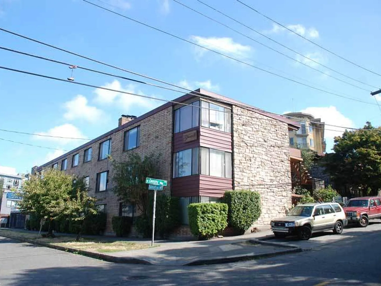 Bonneville Apartments — Photo 2