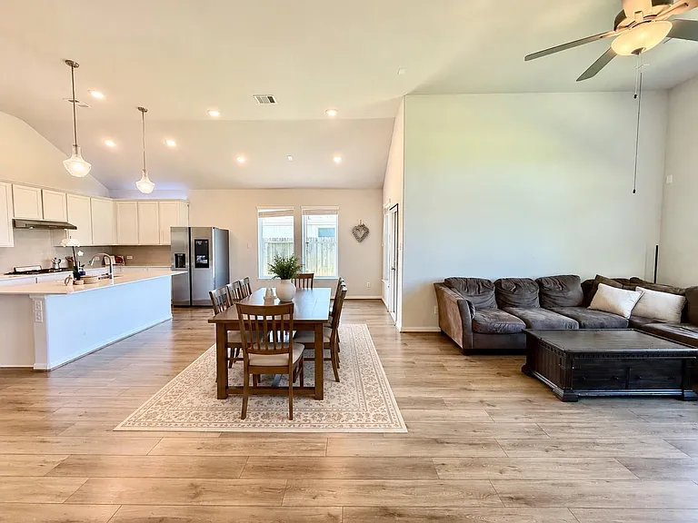 307 Twin Lakes Blvd W — Photo 3