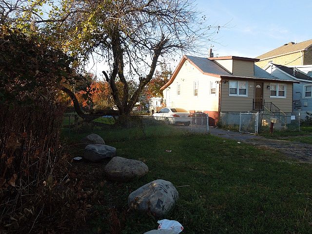 1st image of 885 Olympia Blvd