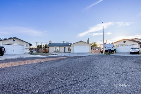 2nd image of 833 Janelle Ct