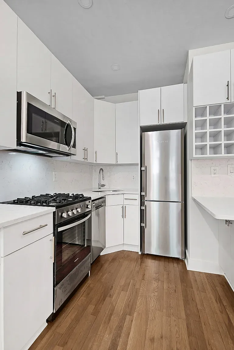 426 West 49th Street — Photo 3