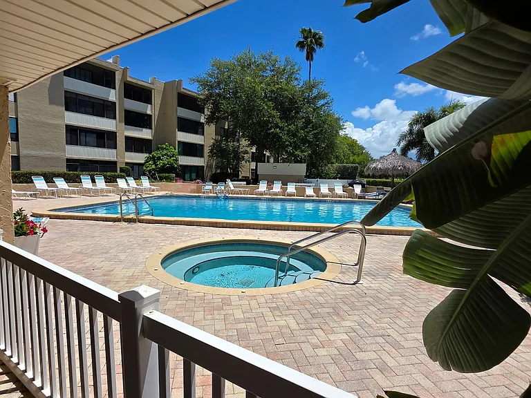 2618 Cove Cay Dr #103 — Photo 28