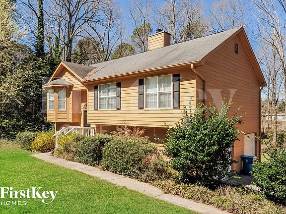 2nd image of 382 Scenic Ln