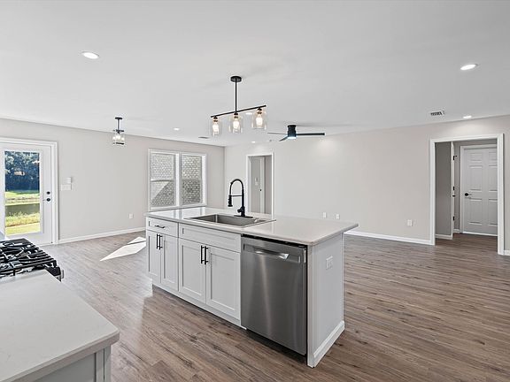 5th image of 27413 Yorkshire Dr