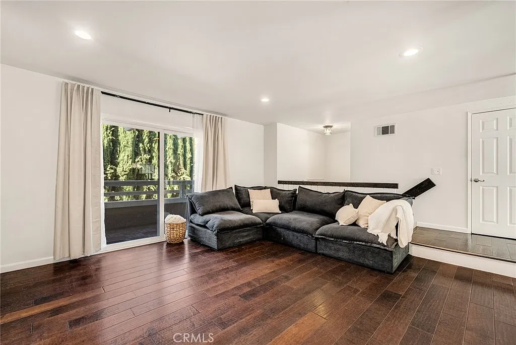 2 bed, 1.5 bath, 1437 sqft, $3,600 — Photo 4