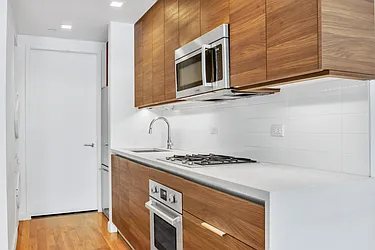 Rented by L Rose Realty (Brokerage)