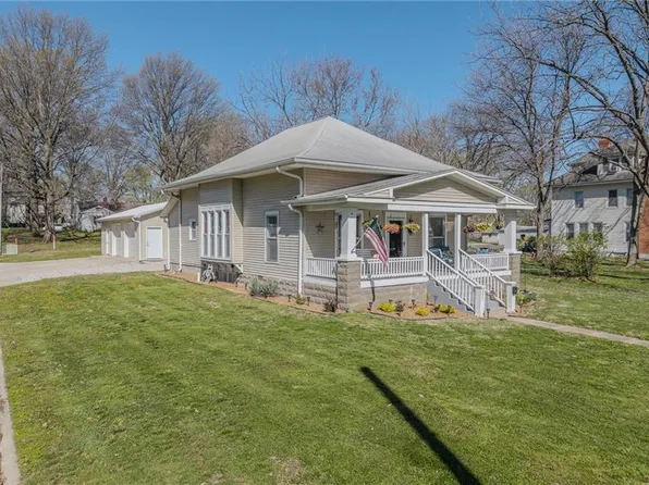 421 S 1st St, Odessa, MO 64076