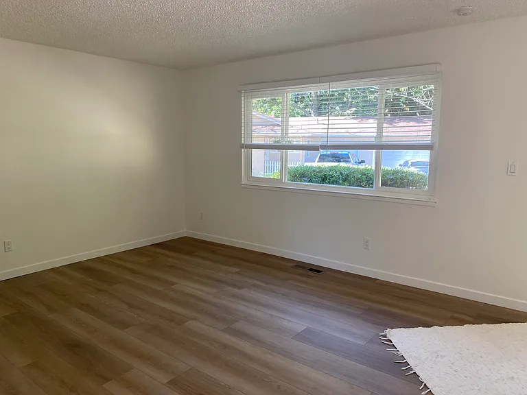 1002 Creekside Ct — Photo 7