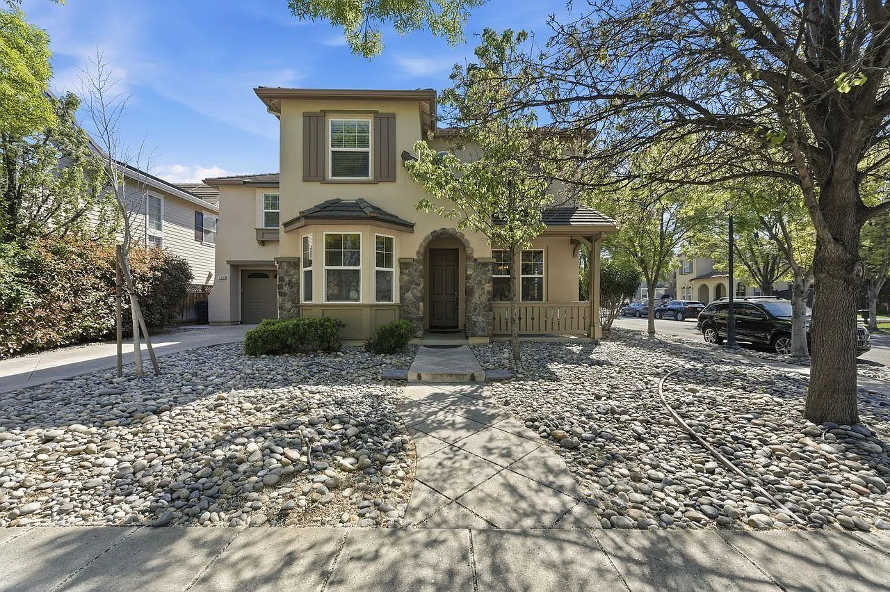 698 W Rico Way photo 1