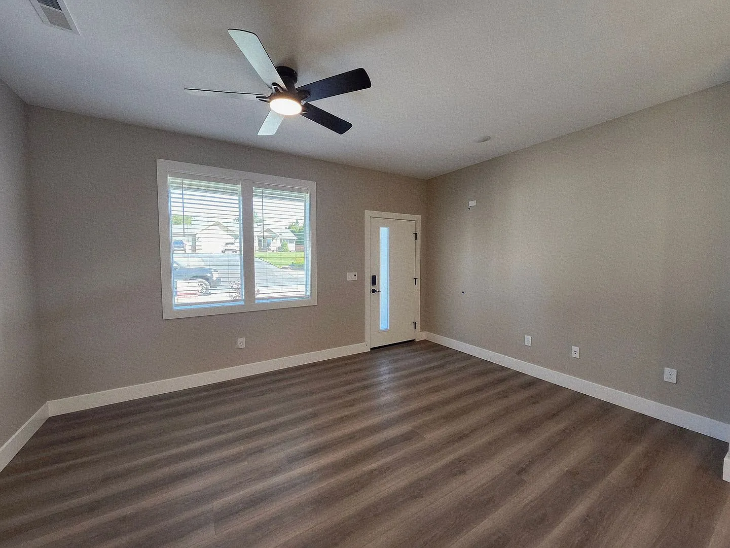 Gorgeous New Construction! W/Smart Home Technology, Washer & Dryer Included! — Photo 4