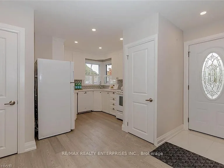 128 Clarendon Ave #MAIN — Photo 7