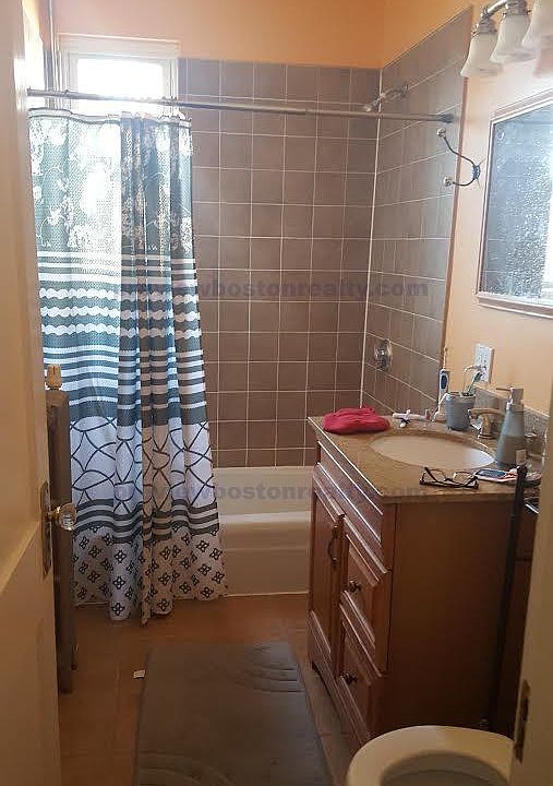 2nd image of 22 Chiswick Rd #L7