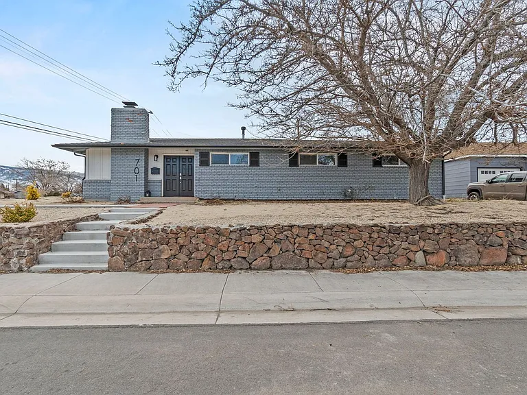 701 Bowman Dr — Photo 1